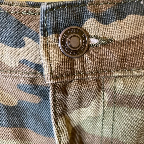 Free People We the Free Camo Printed Ankle Jeans Size 30. - Picture 4 of 10